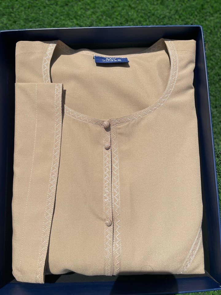 Mens Imperial Sand Omani Short Sleeve Thobe for wholesale by MY LITTLE JUBBA