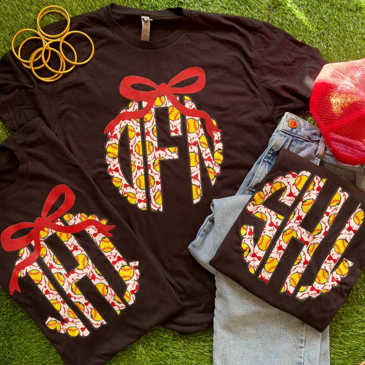 T-shirt Monogramme Personnalisé Softball Jeunesse pour la vente par Knox + Nell