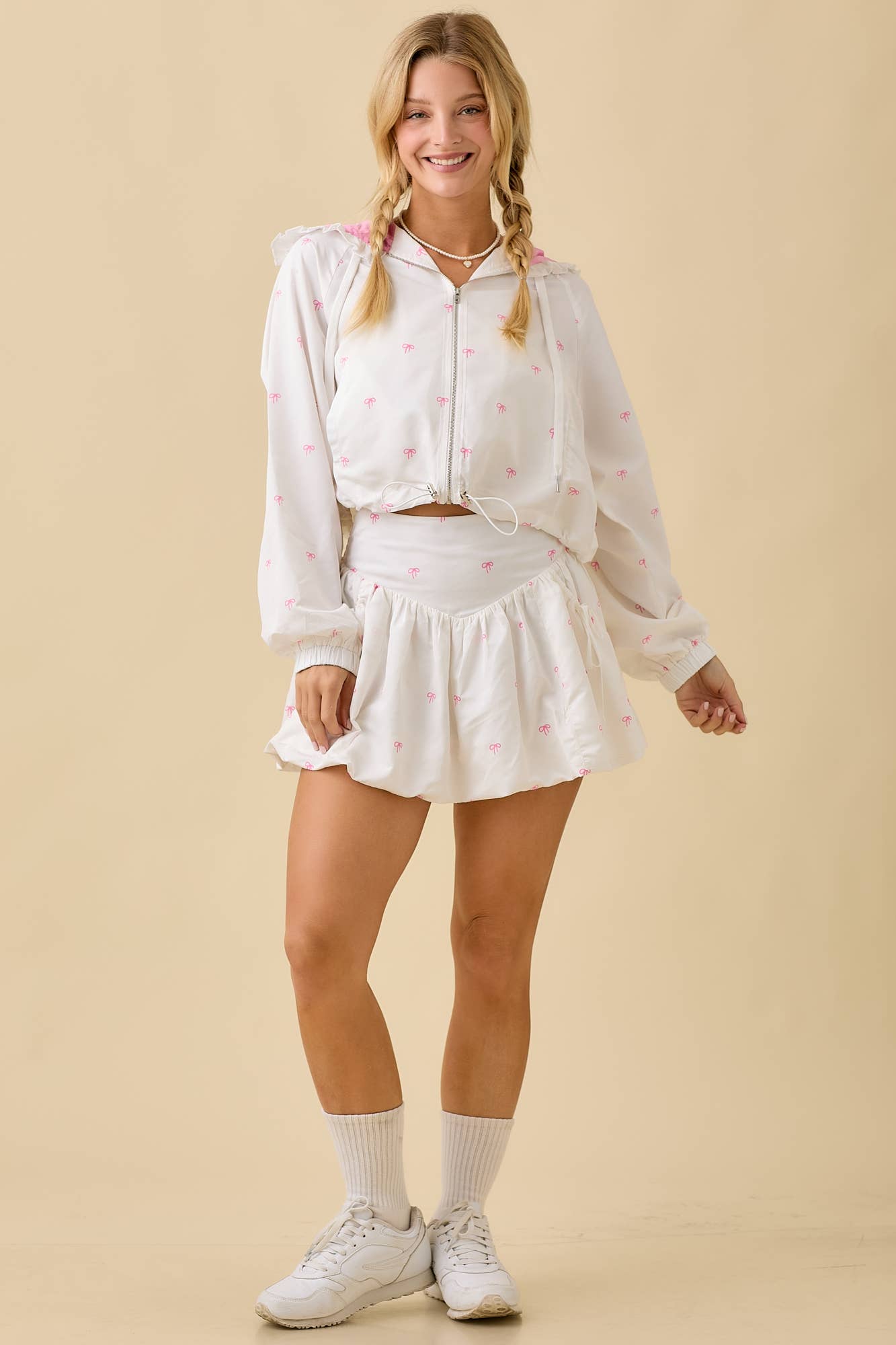 BLANC Veste coupe-vent avec mini-jupe-culotte en vente sur Faire11
