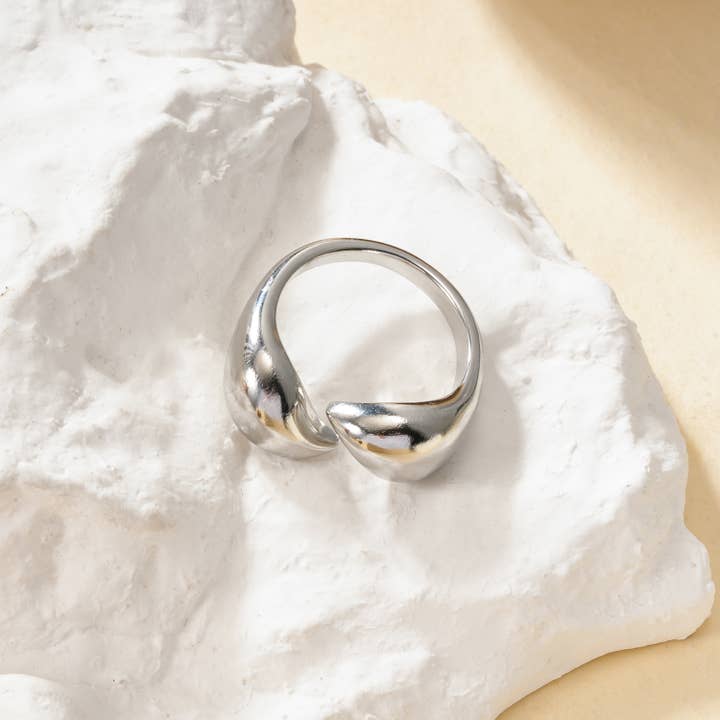 Bague argentée ajustable ouverture avant motif géométrique pour la vente par joya