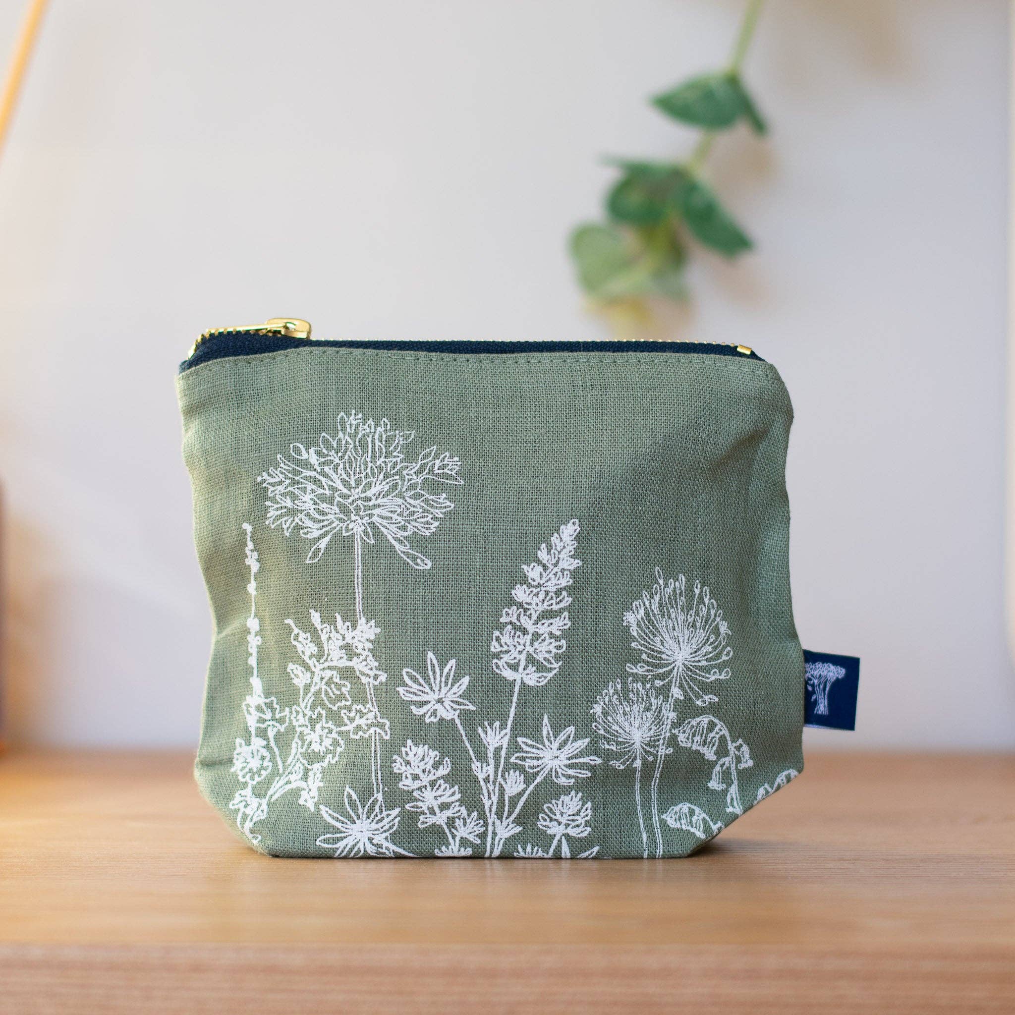 Helen Round - hand printed linen (US Duties Paid) – wholesale Make-up/cosmetic bag – Linen Makeup Bag, Waterproof Lined, Floral Cosmetic Bag2