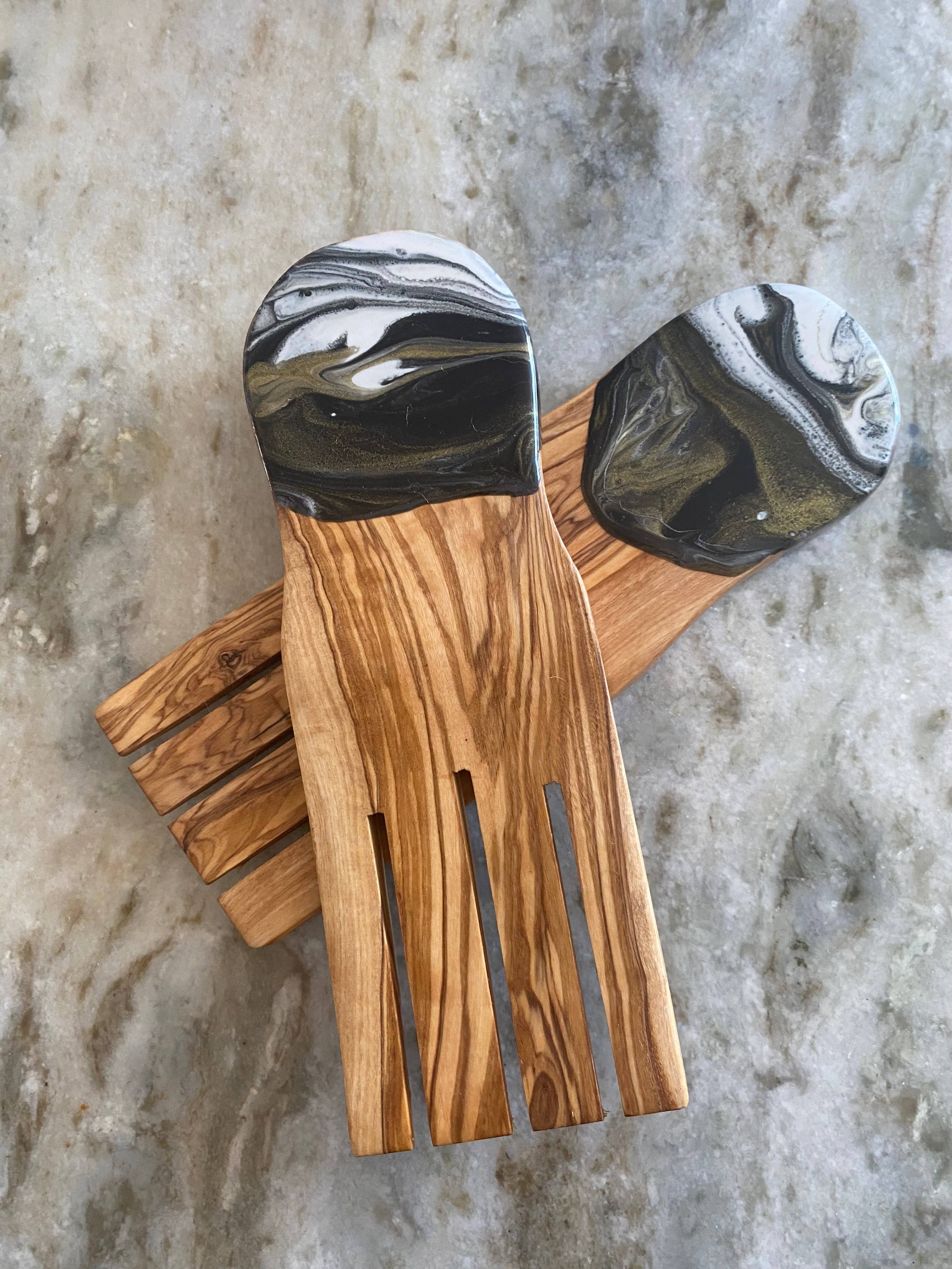 Nikita Fine Art LLC – wholesale Serveringsredskap – Olivträ Sallad händer3
