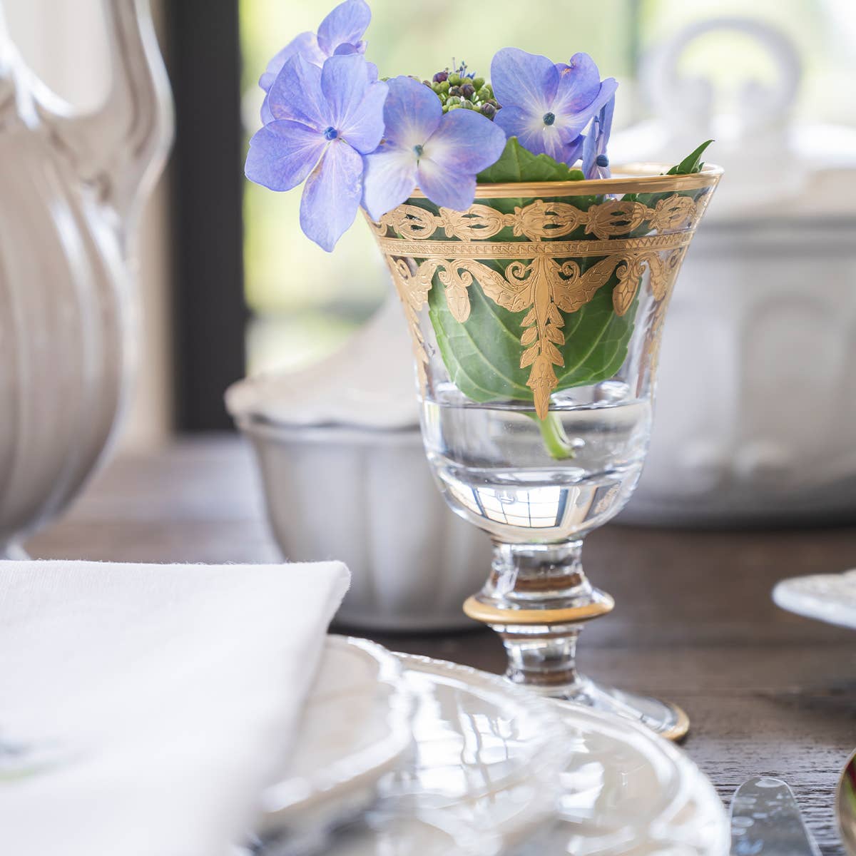 Arte Italica & Crown Linen Designs - Wholesale Wine Glass - Vetro Gold Wine Glass5