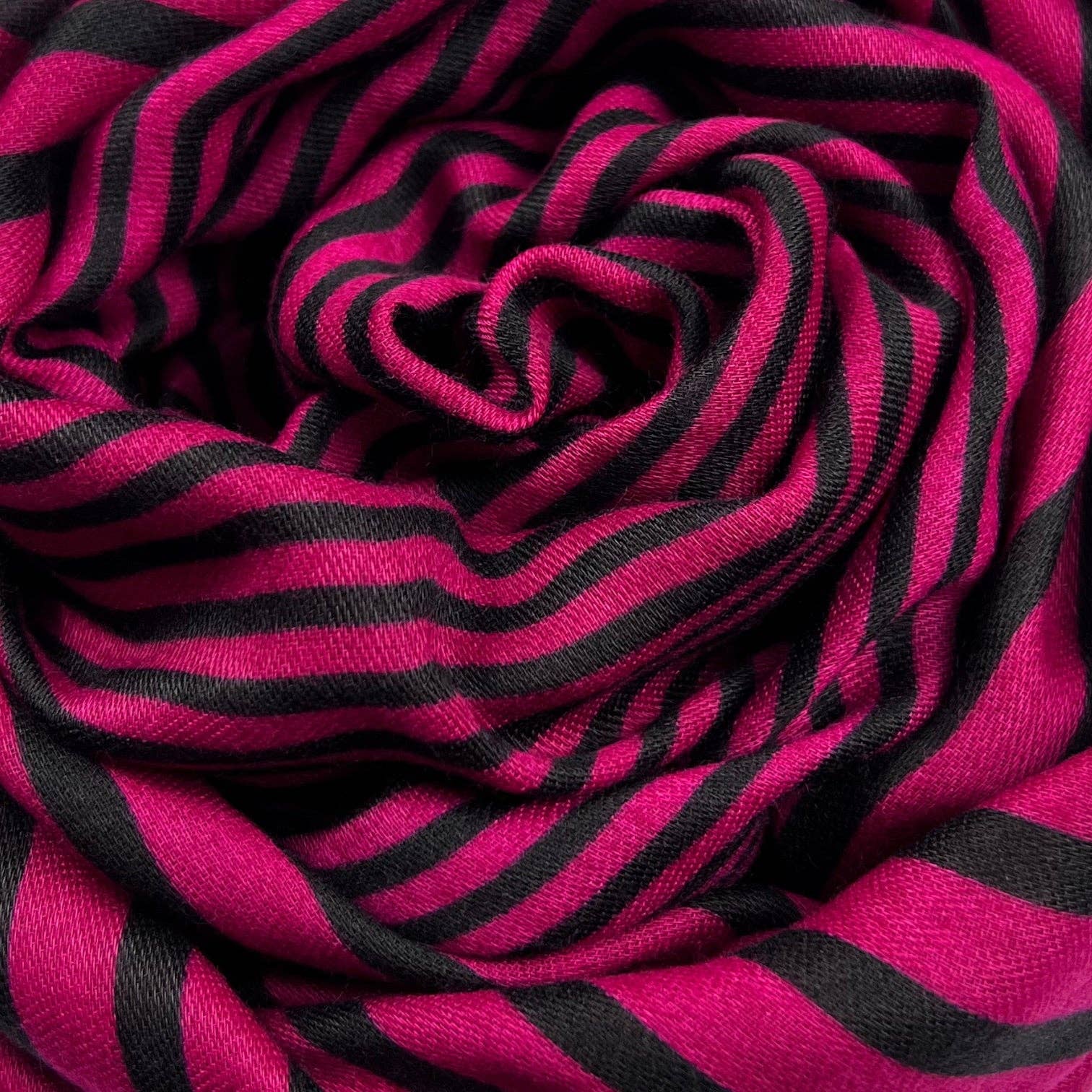 Lili Scarves (US Duty Free) - Wholesale Sjaal - Dames - Lichtgewicht sjaal met groot doornmotief10