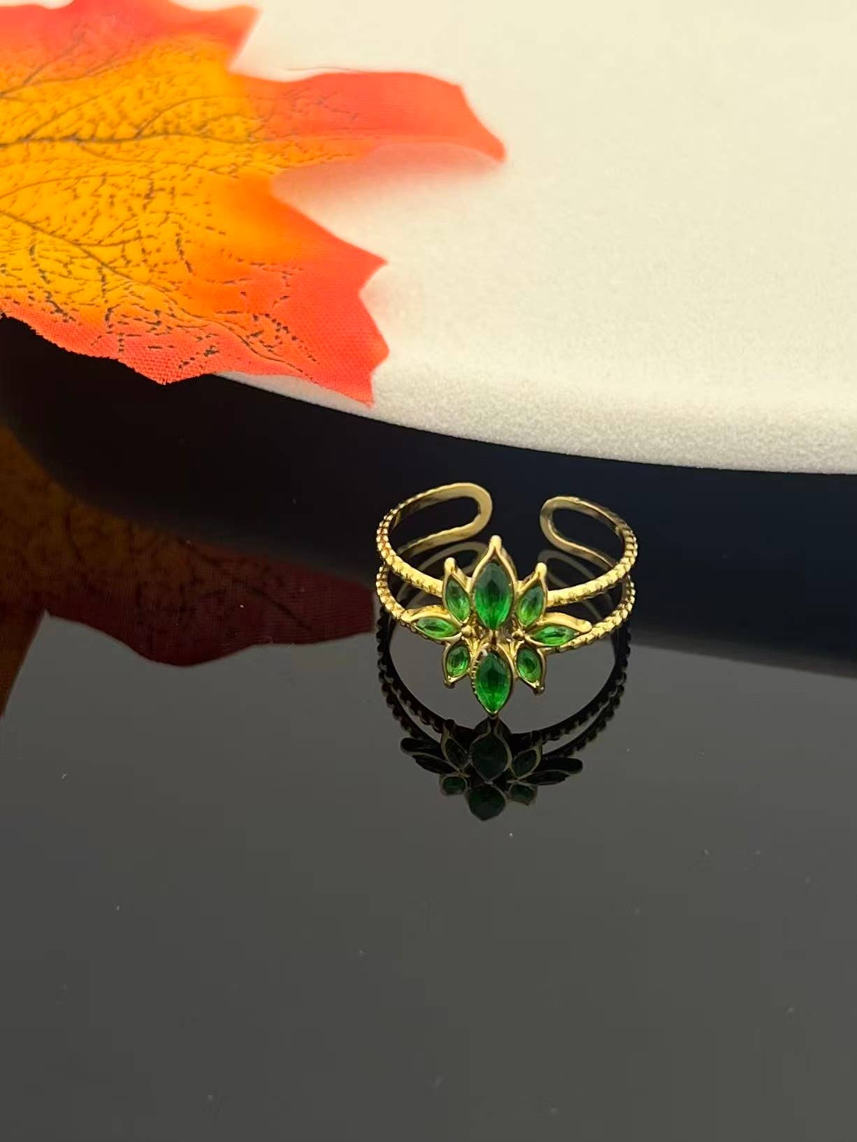 COSMOS - Wholesale Cocktail/Statement Ring - Green flower crystal ring in gold stainless steel0