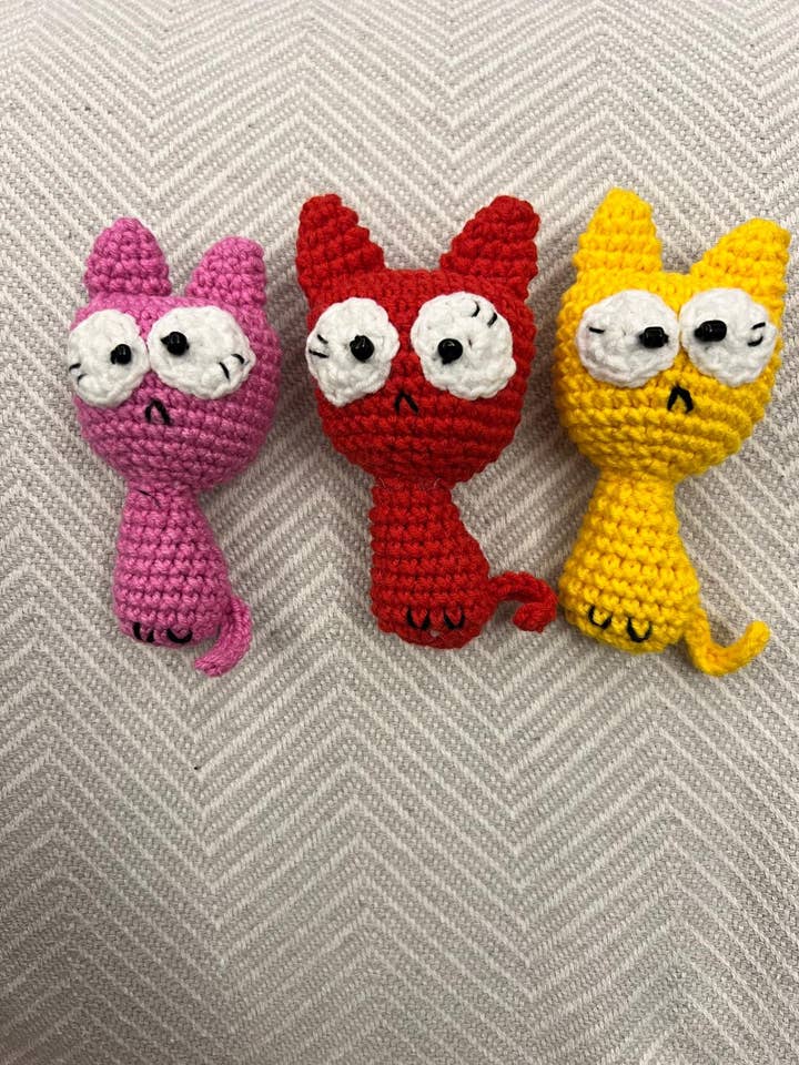 gatto all'uncinetto, giocattolo imbottito amigurumi per la vendita all'ingrosso da parte di Emel Crochet