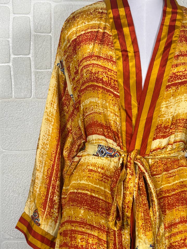 The Eastern Loom – Robe - Mulher por atacado – Robe Kimono de Seda Indiana | 100% Roupa de Lazer em Sari de Seda Reciclada1