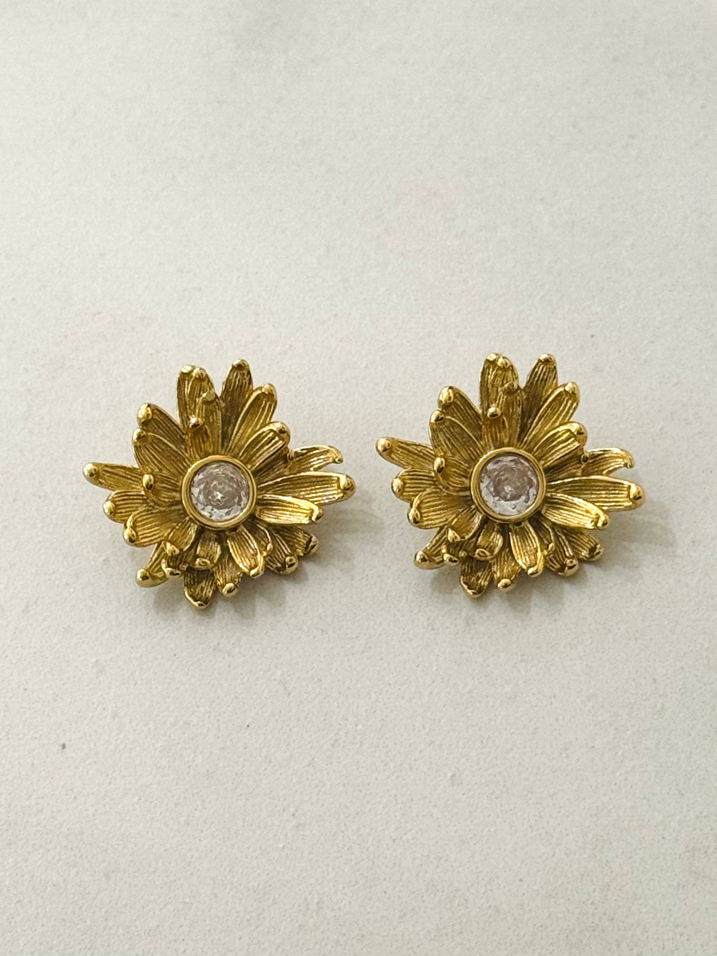 Cassette Barcelona - Wholesale Stud/Post Earrings - Solara Floral Stud Earrings 1