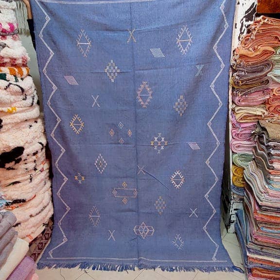 Maroccarpets Poufs and pillows wholesale +31648976894 - Wholesale Vloerkleed - Nieuw HANDGEMAAKTE MAROKKAANSE Cactus zijden tapijt24