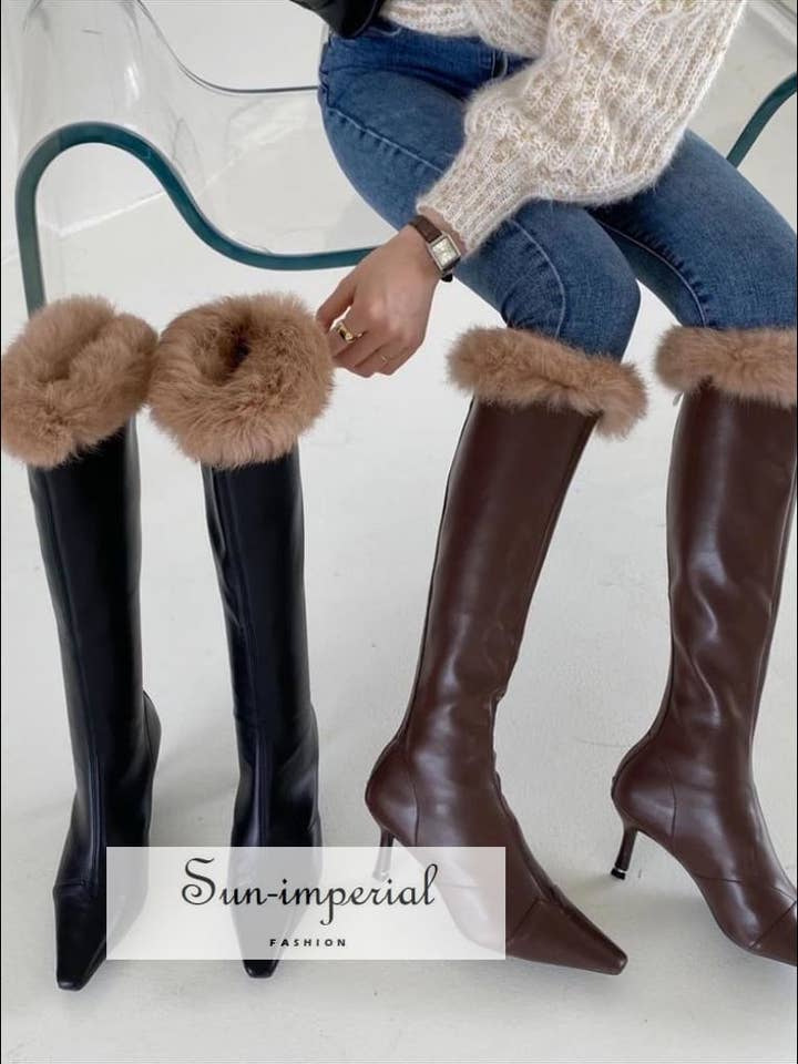 Bottes au genou marron à bout pointu pour femmes avec des talons hauts fins pour la vente par Sun Imperial