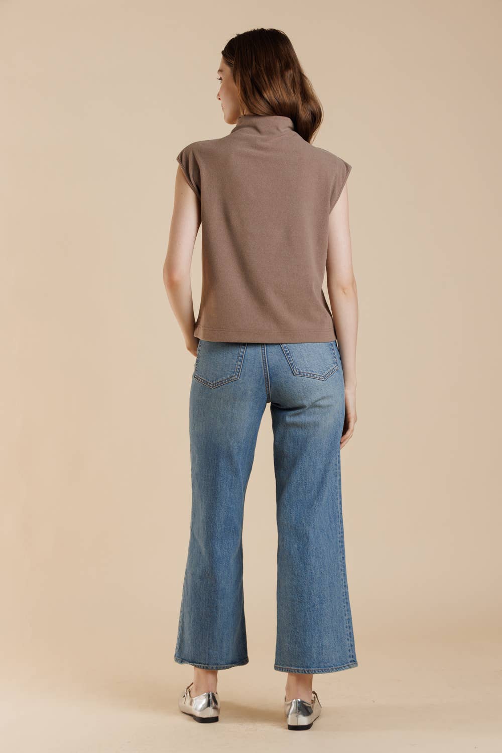 A & SHE – wholesale T-shirt – women's – Essential Soft Touch Brushed Knit Mock Neck Sleeveless Top4