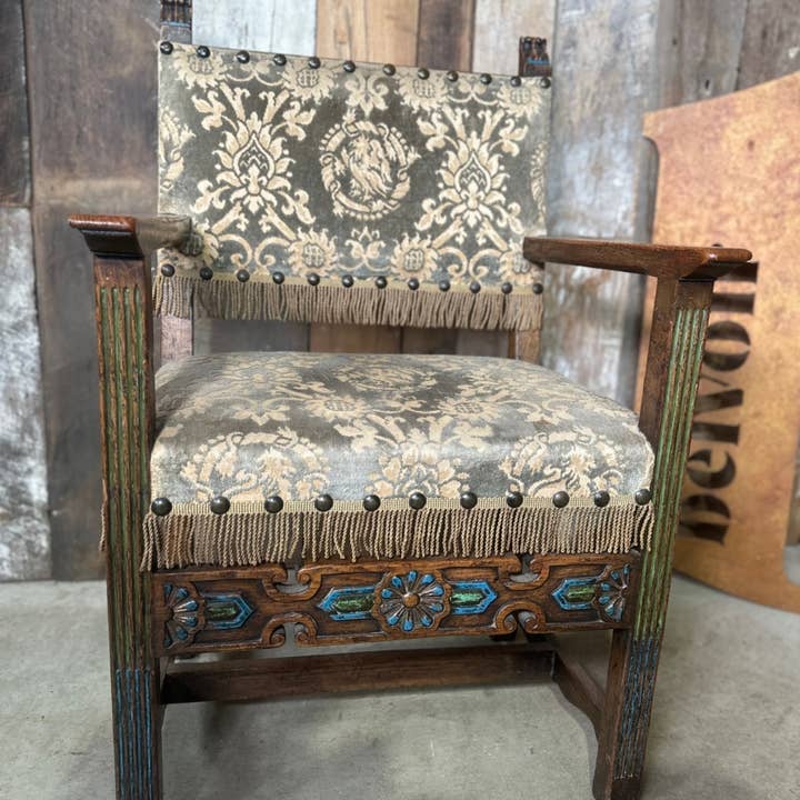 Fauteuil Cromwellien en chêne antique, vers 1920 pour la vente par belvoir