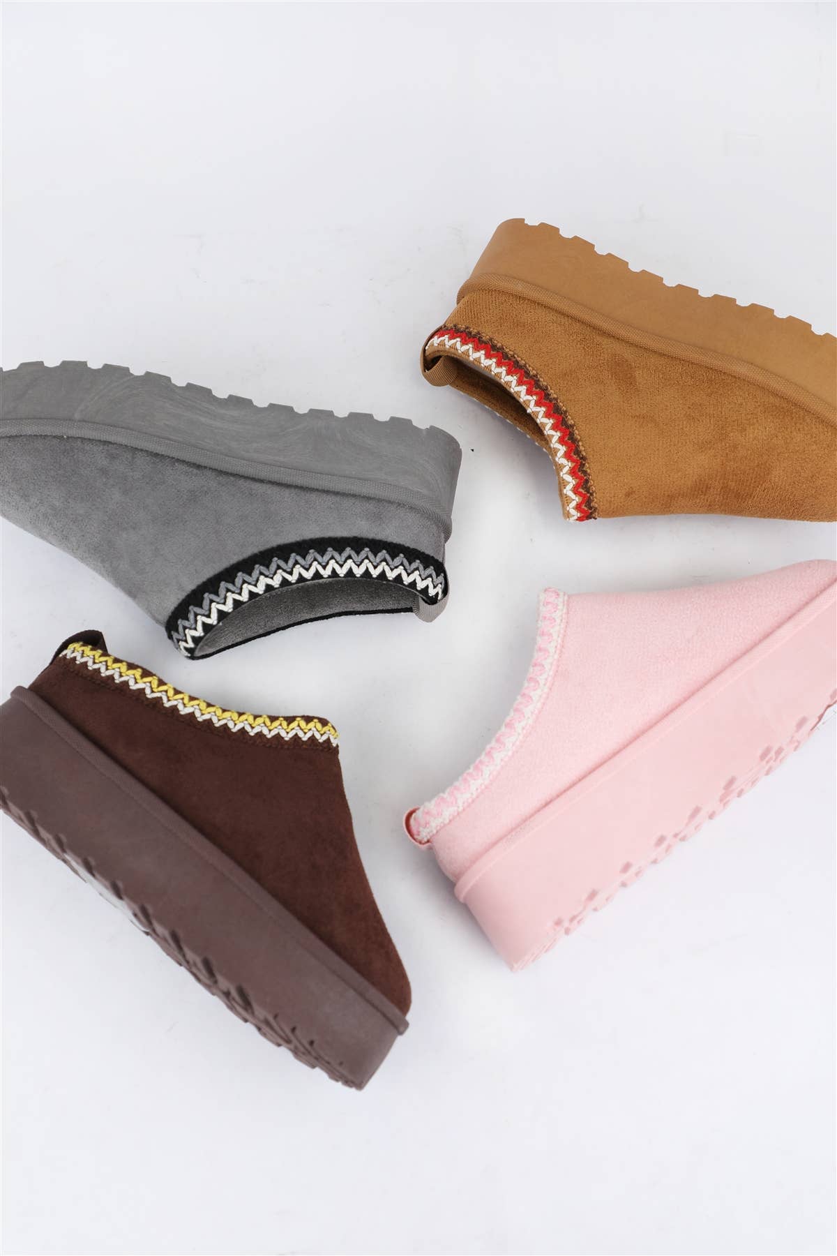 CCOCCI - Vendita all'ingrosso Stivali - Donna - PANTOFOLE CON ZEPPA ISPIRATE AGLI UGG SOLID-10 SLIP ON4