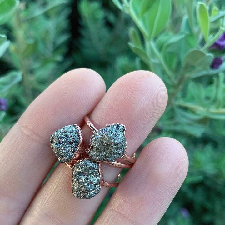 Buddha Blossom Jewels - Vendita all'ingrosso Anelli cocktail/statement - Anello in pirite grezza in rame4