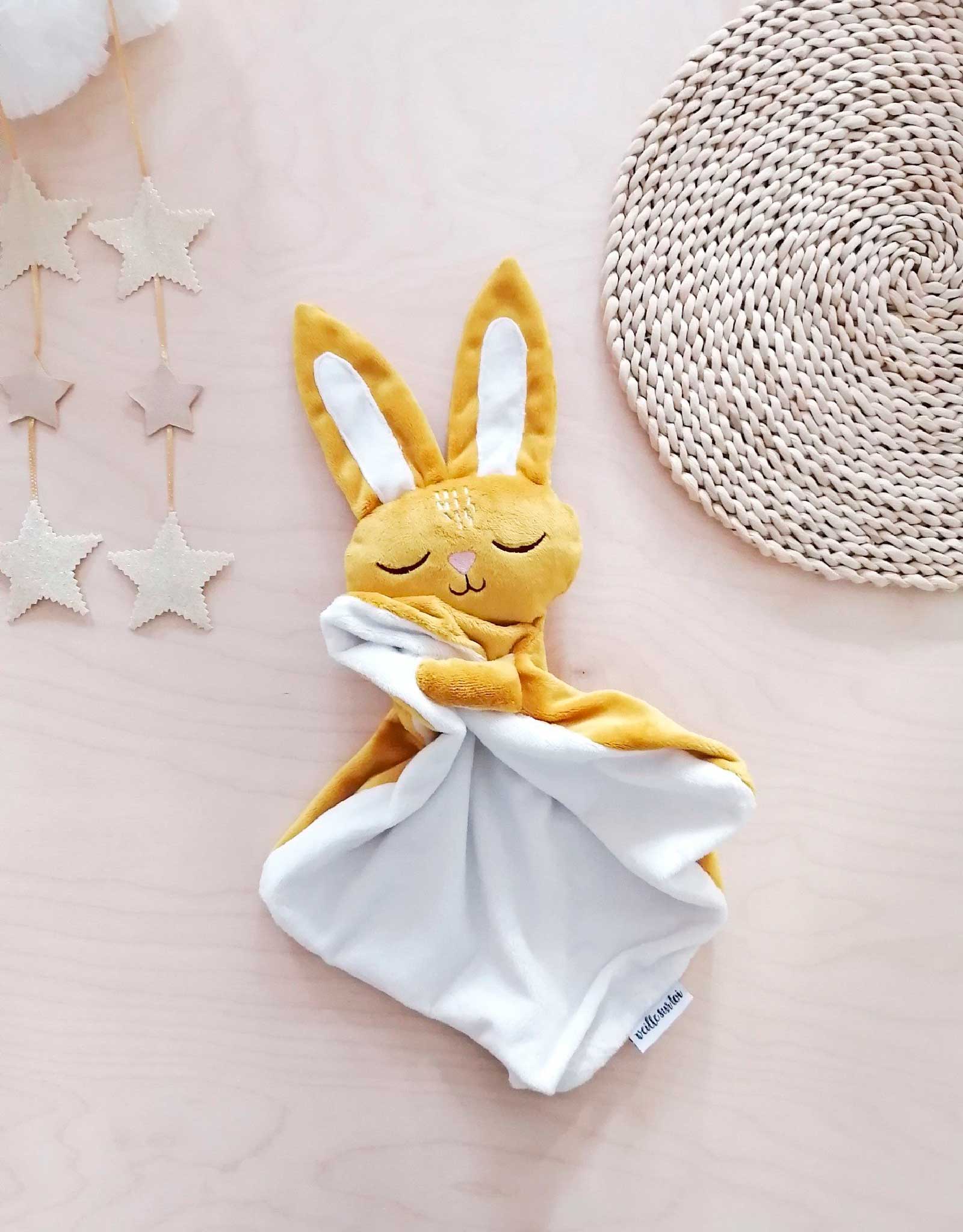 Shine on me Distribution - Vente Couverture douillette – bébé - Couverture de sécurité - Mustard Bunny - Marcel4