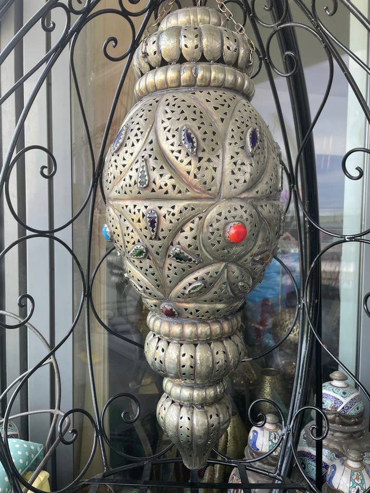 Handgemaakte Marokkaanse zilveren kroonluchters met edelstenen voor wholesale door Marrakech Bazaar