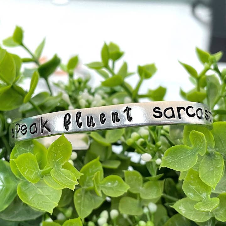 Ich spreche fließend Sarkasmus Handgestempeltes Armband Sarkasmus Zitat - Kann sein d für den Großhandel von Handmade by Marlayna