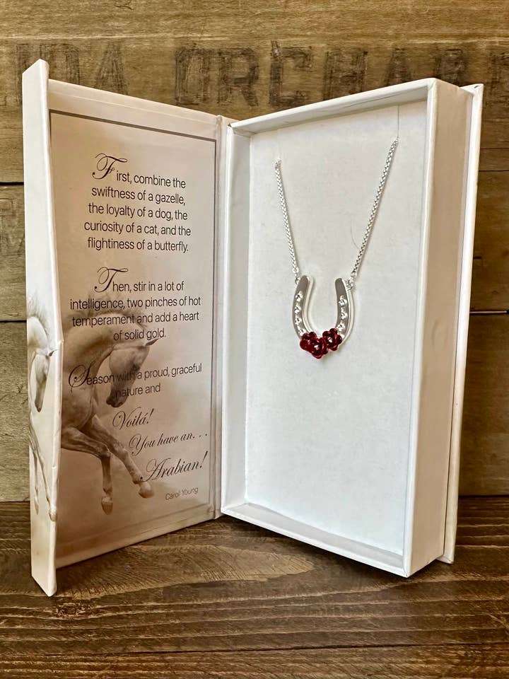 Collar de herradura con rosas/joyería para amantes de caballos árabes para venta al por mayor de Carol Young Silver