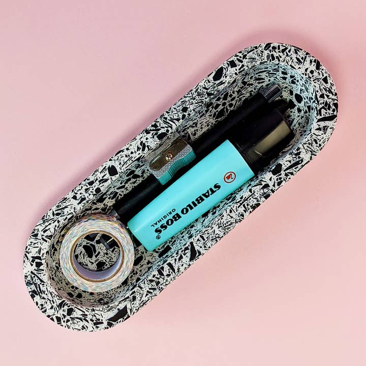 Hey Kiddo Co. - Venta al por mayor Organizadores de escritorio - Bandeja de papelería de terrazo blanco y negro2