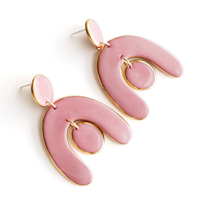 Porseleinen oorbellen met gouden detail voor wholesale door Rozenthal Ceramics SIA