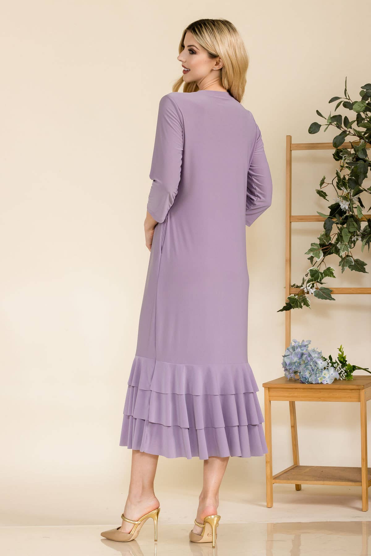 Celeste Clothing – Großhandel Kleid – Damen – Großgrößen-Midikleid mit gestuften Rüschen und 3/4-Ärmeln53