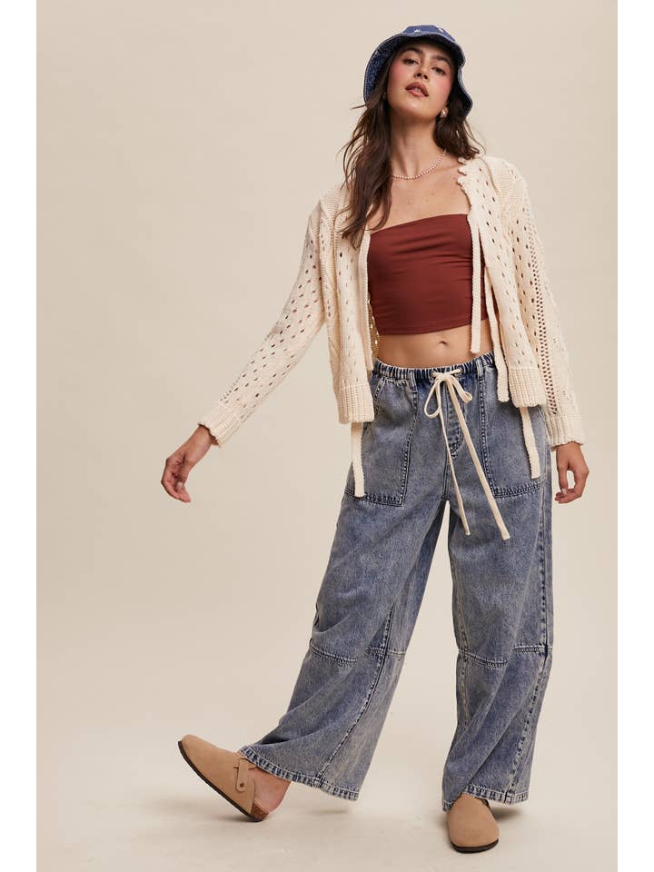 Listicle – Engroshandel Jeans - Dame – Vidbenede denimbukser med snøre i taljen5