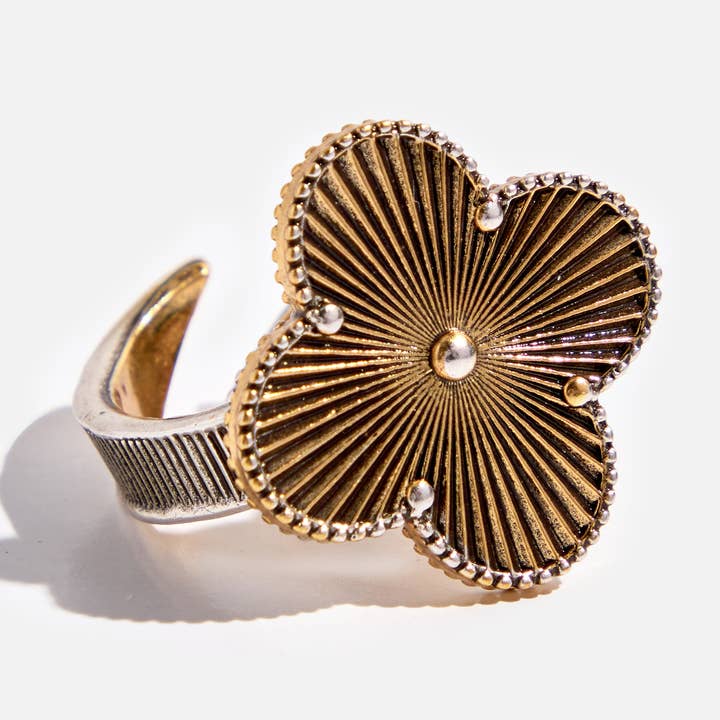 Bague réglable trèfle All Is Well pour la vente par Katia Designs