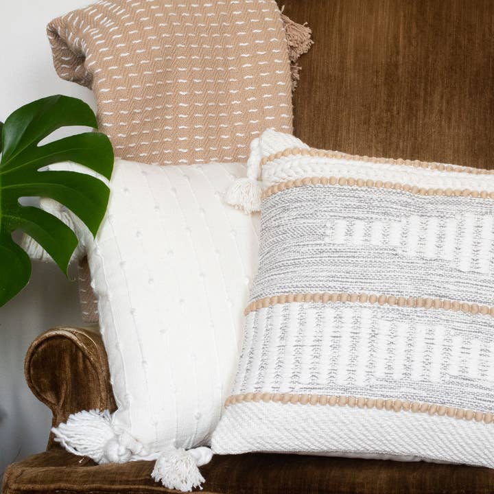 Foreside Home & Garden - Wholesale Throw/Decorative Pillow - SALE - Kira White 18x18 Filled Pillow Tied Chenille Knots