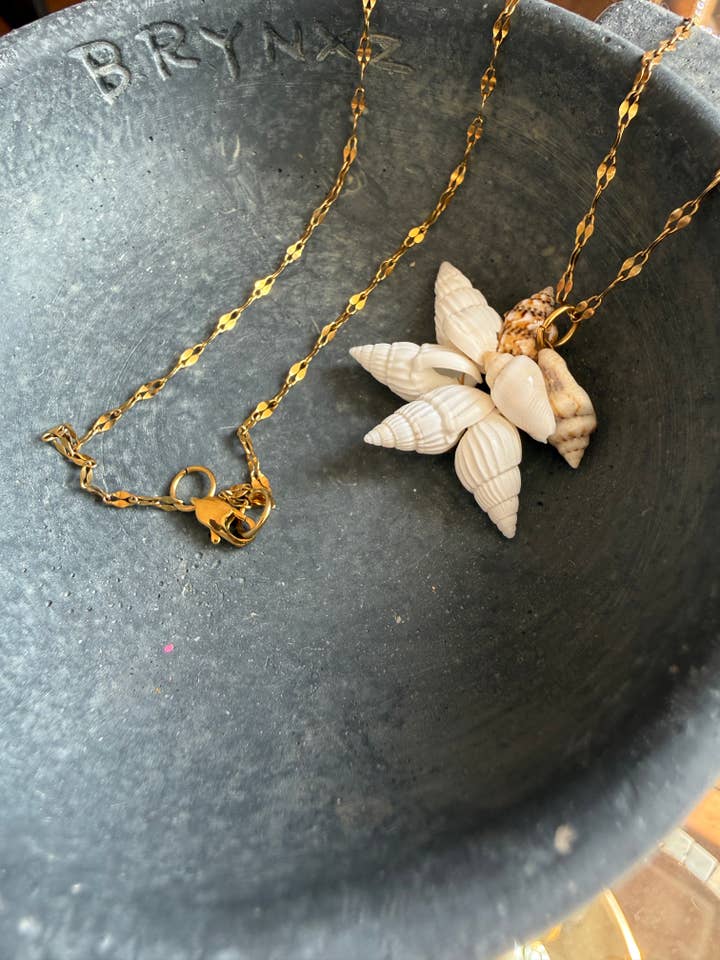 Guld rostfritt stål kedja & snäckhalsband för wholesale av INO seaside creations