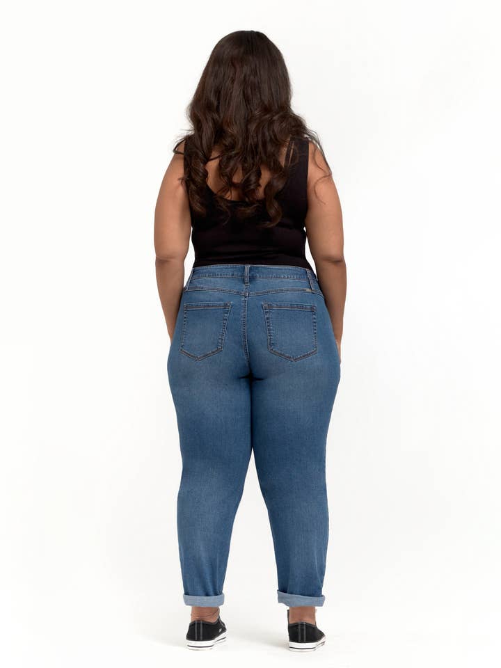 1822 Denim - Wholesale Jeans - Women's - Plus Size Sustainable 28.5" Boyfriend Jean in Benny