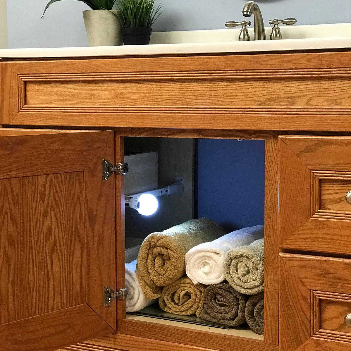 Alltronics (DBA Alltrolite) - Wholesale Light Bulb/Puck - 4 Pack Alltro Bulb Portable Wireless COB LED Light Bulb with8