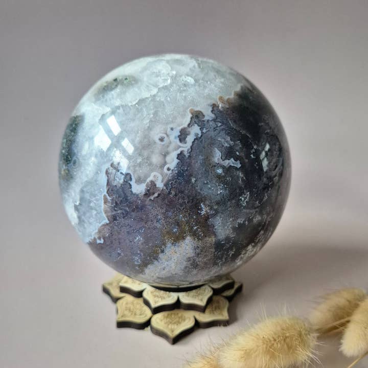 Boule de Cristal en Pierre Précieuse Agate Mousse Druzy Géode 110mm 1745g pour la vente par Moonlight Gemstones