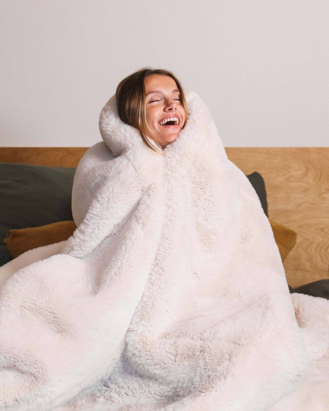 REMOVED BRAND – wholesale Throw blanket – Beige Polar Bear Faux Fur Throw8