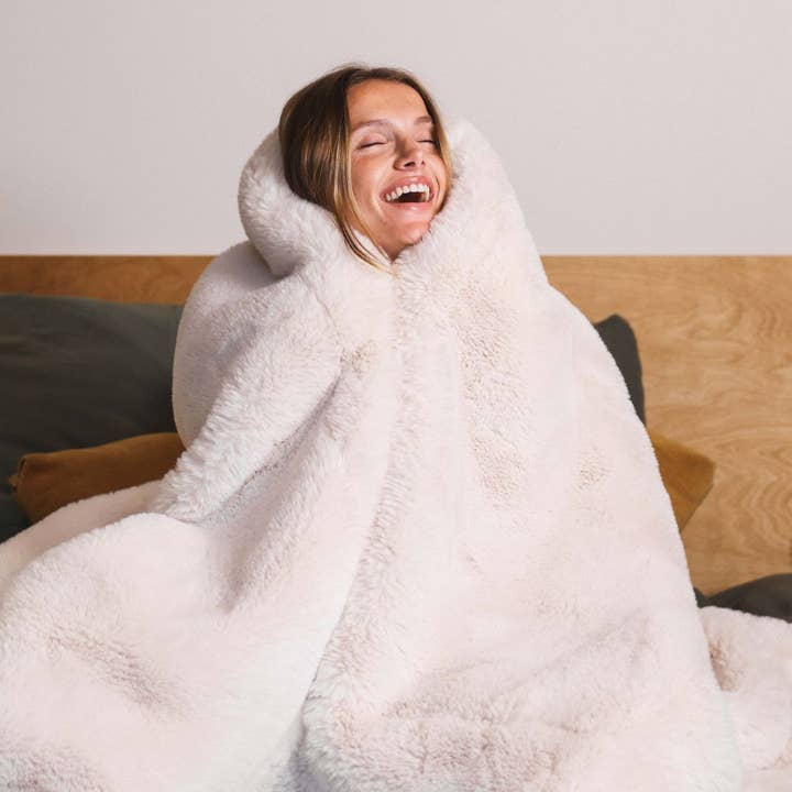 REMOVED BRAND – wholesale Throw blanket – Beige Polar Bear Faux Fur Throw8