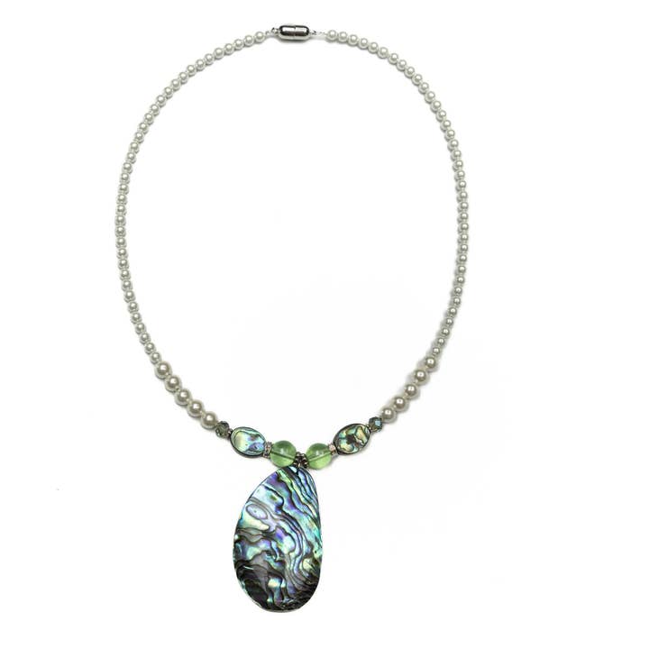 Collana in ematite magnetica bianca con perline in conchiglia di abalone per la vendita all'ingrosso da parte di Magnehealth