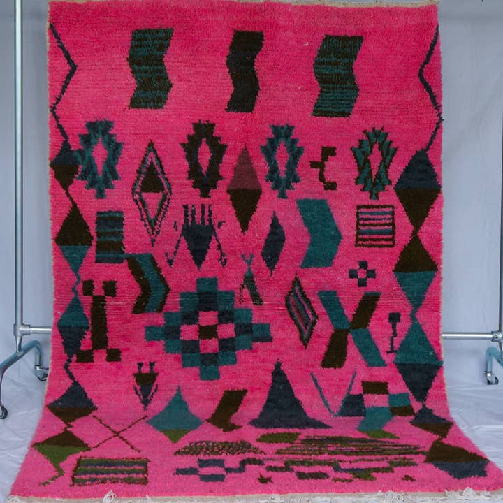 Wollteppich mit künstlerischem Muster in leuchtendem Pink für den Großhandel von Daridecoo