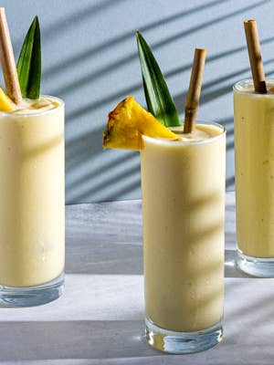 Conjuntos de presentes para bebês de vidro de vinho - Sour Pina Colada Babies por atacado de Tipsy Treats
