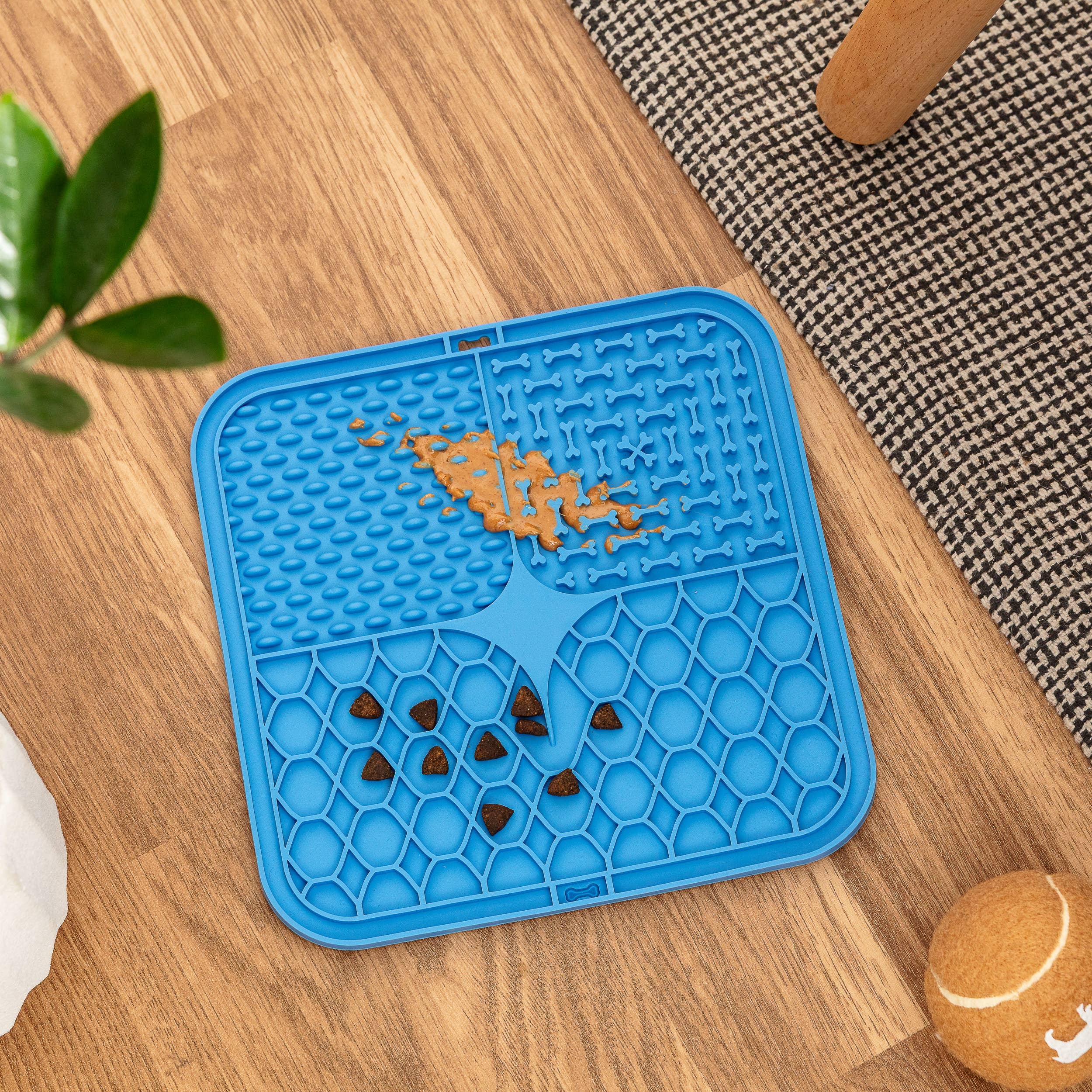 Park Life Designs – wholesale Pet food mat – Dog – Calming Lick Mat15
