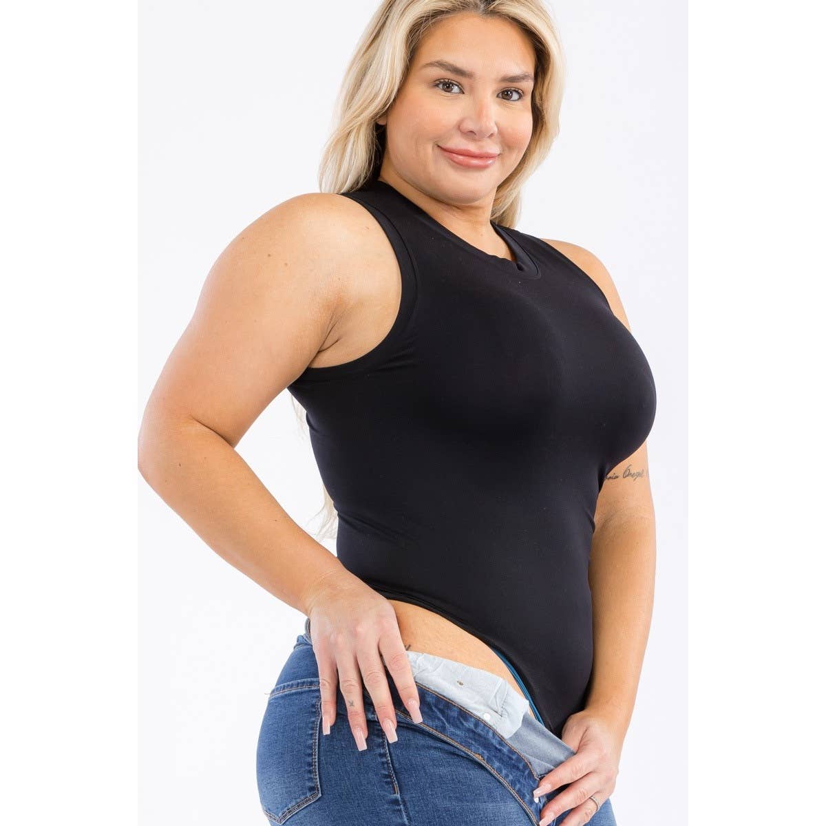 Curve Market - Wholesale Bodysuit - Women's - PLUS SIZE ROUND NECK SEAMLESS BODYSUIT7