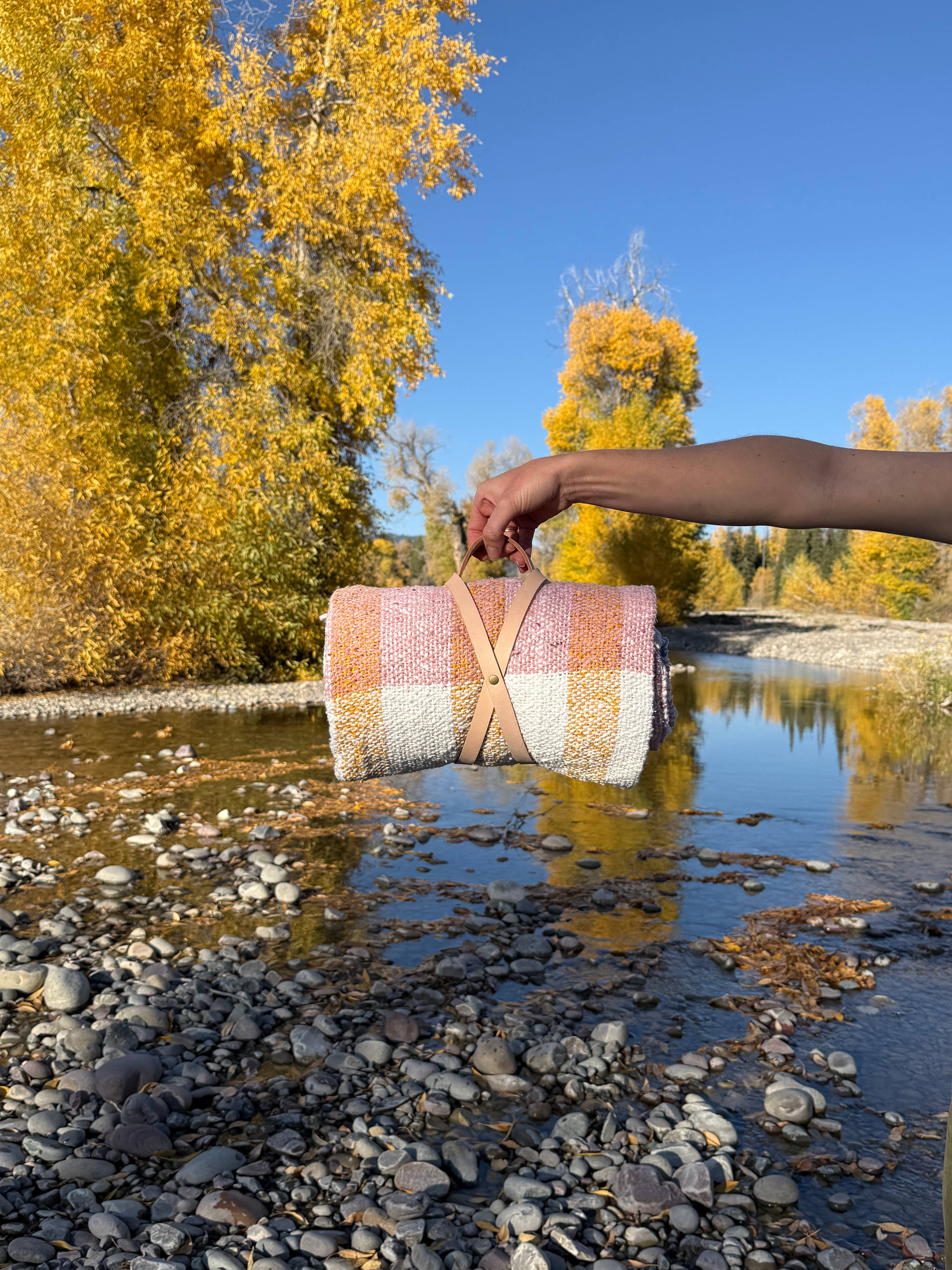 Caminito - Wholesale Throw Blanket - Suave Miel - Blanket Roll7