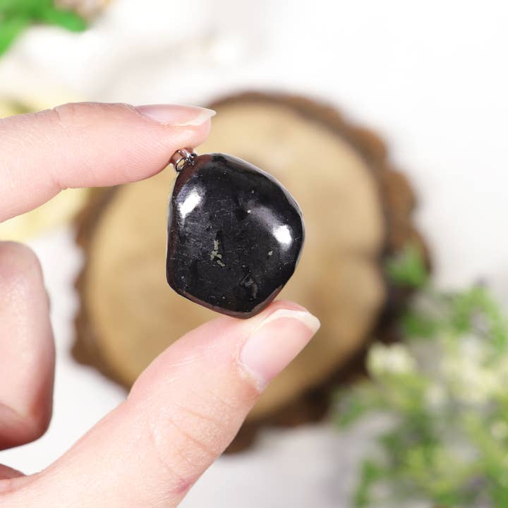 Colgante en forma de gota de shungite para venta al por mayor de Natures Artifacts Inc