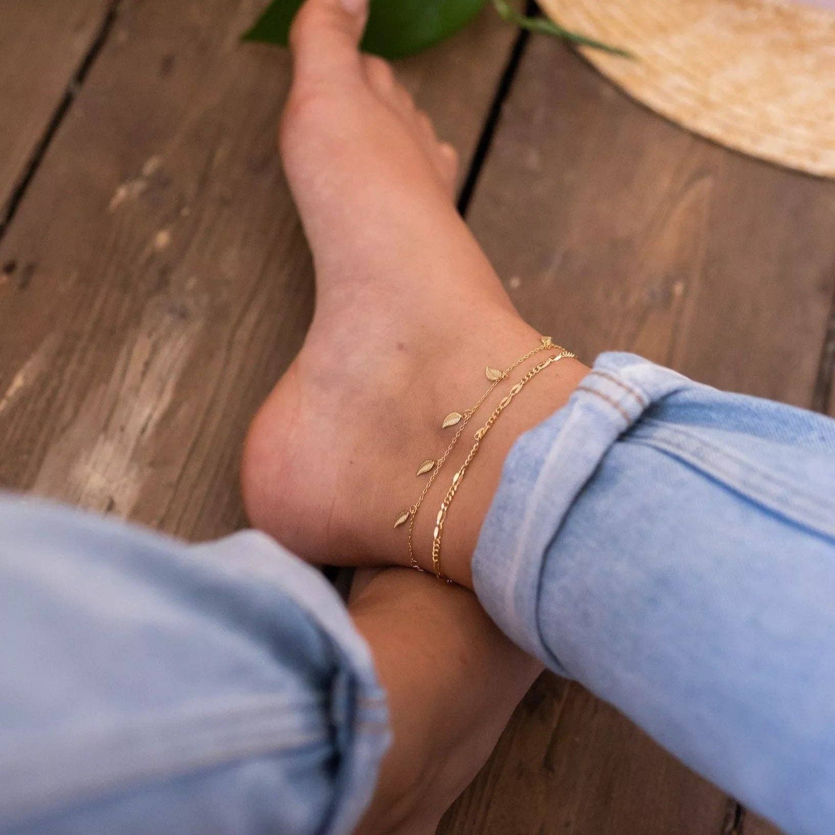 Delicate 14k Gold Leaf Anklet for wholesale on Faire2