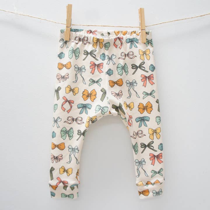 Leggings - Leggings bébé/tout-petit/enfant, petits nœuds pour la vente par Willbirdbaby