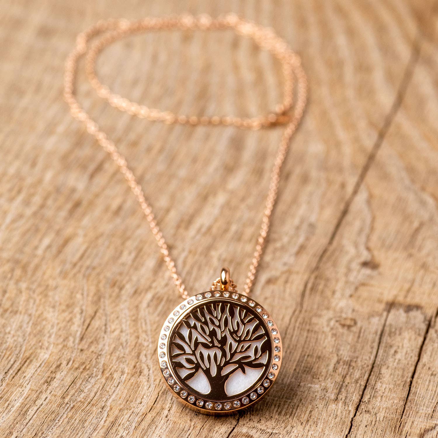 INNOBIZ – wholesale Aromatherapy necklace – Silvae: Aromatherapy Scented Necklace1