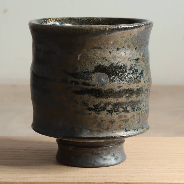 Soda-gebrannte Teetasse/Yunomi Dunkel für den Großhandel von Matt Fishman Pottery