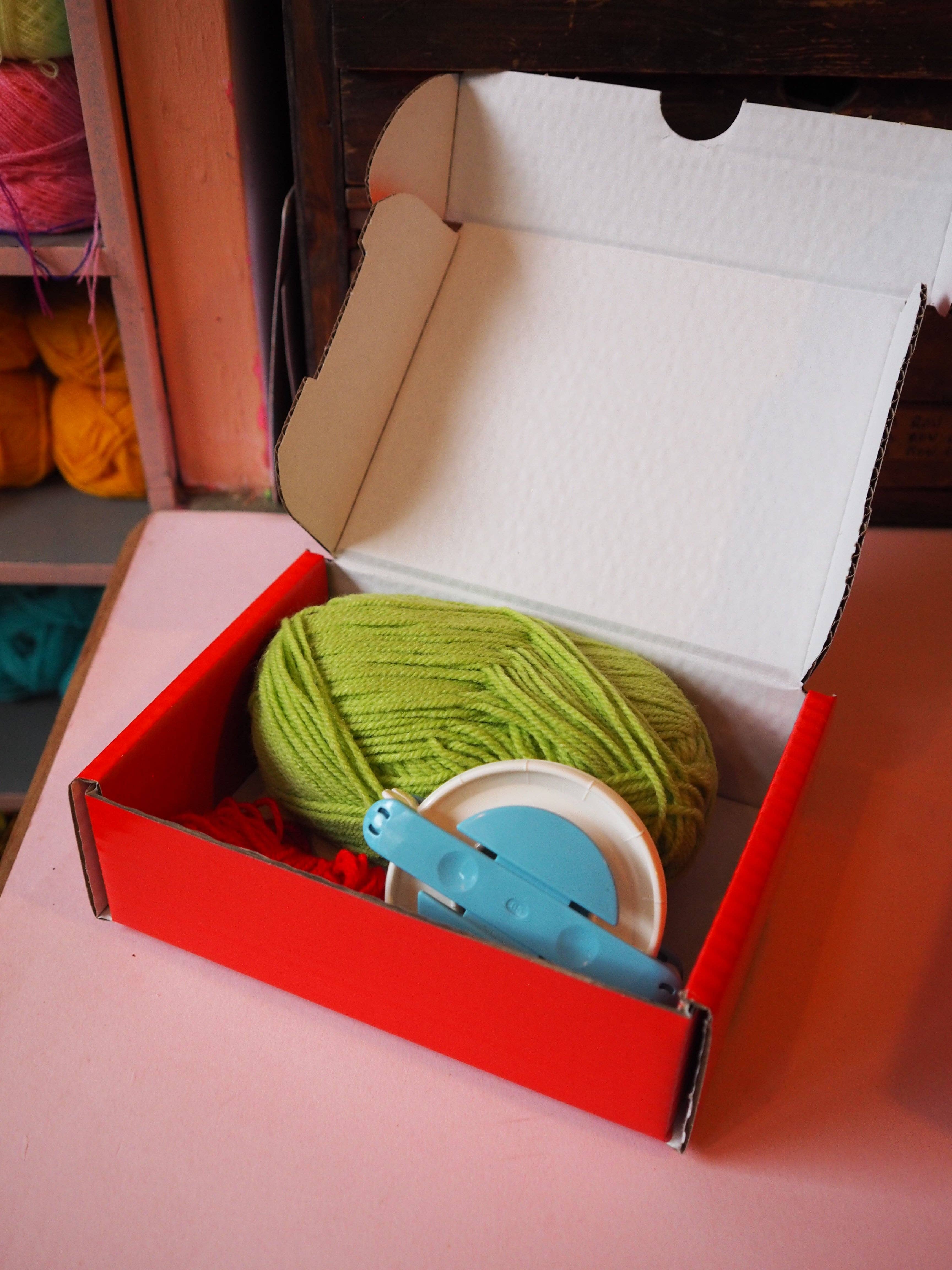 Fat Pom Poms – wholesale DIY craft kit – Olive Pom Pom DIY Kit3