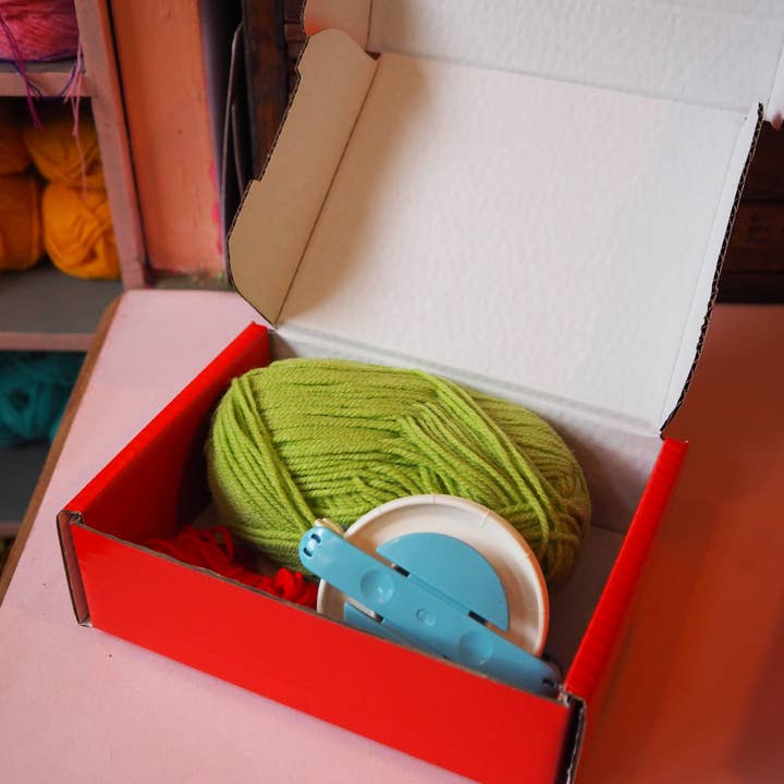 Fat Pom Poms – wholesale DIY craft kit – Olive Pom Pom DIY Kit3