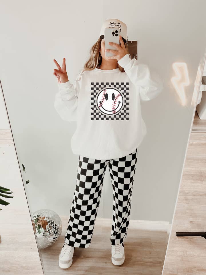 Felpa Baseball Smiley - Bianca per la vendita all'ingrosso da parte di The Neutral Club Co.