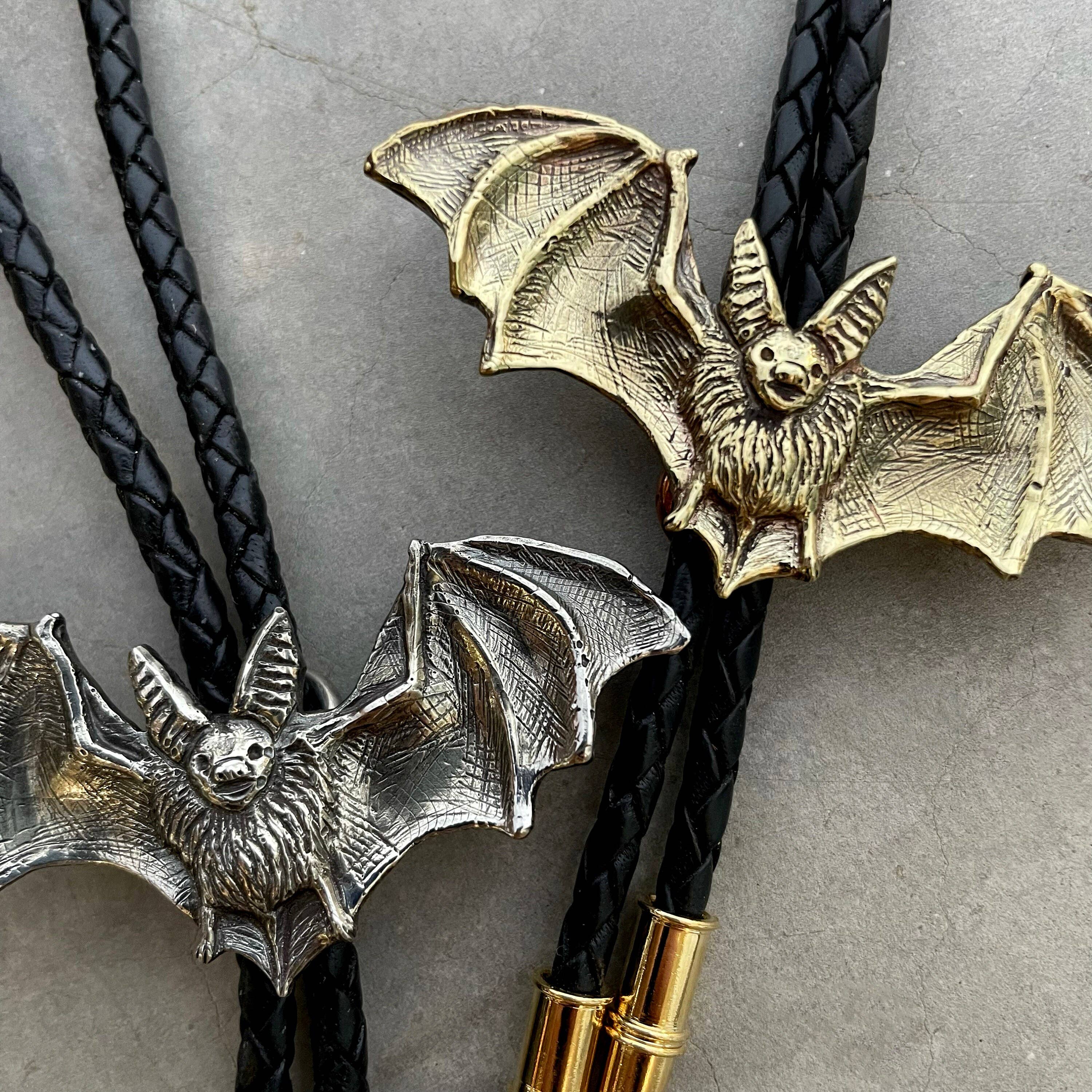 HELIOTROPE – wholesale Slipsar – Herr – Bat Bolo Tie - Blek fladdermus2