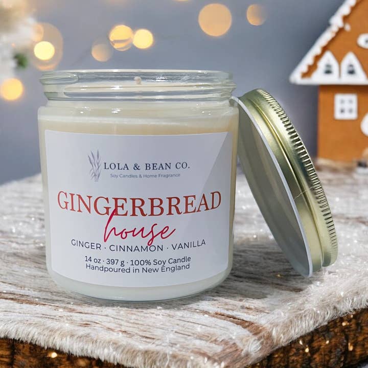 Casa di Pan di Zenzero – Candela di Soia Festiva | Zenzero, Cannella per la vendita all'ingrosso da parte di Lola & Bean Co.